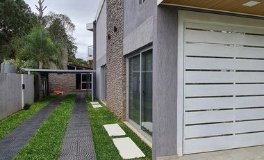 Se Vende Casa Nueva en OBERA Misiones!  Con quincho, piscina y mas.