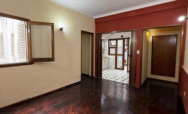 Departamento tres ambientes - Patio - Lanus Oeste - Venta