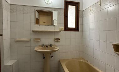 Departamento tres ambientes - Patio - Lanus Oeste - Venta