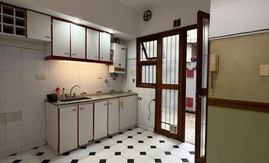 Departamento tres ambientes - Patio - Lanus Oeste - Venta