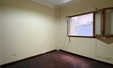 Departamento tres ambientes - Patio - Lanus Oeste - Venta