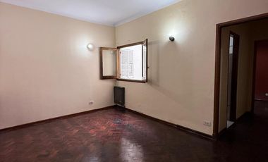 Departamento tres ambientes - Patio - Lanus Oeste - Venta