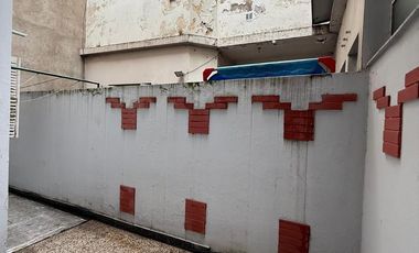 Departamento tres ambientes - Patio - Lanus Oeste - Venta