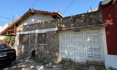 Casa en  Lanus  - 3 ambientes  - Lote propio