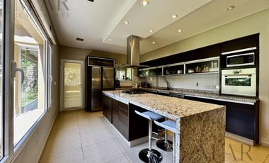 Casa en Venta, 4 dormitorios   escritorio   dep. Barrio Altamira, Tigre