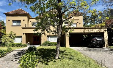 Casa en Venta, 4 dormitorios   escritorio   dep. Barrio Altamira, Tigre