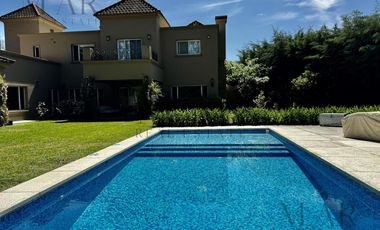 Casa en Venta, 4 dormitorios   escritorio   dep. Barrio Altamira, Tigre