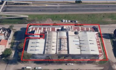 Desarrollado sobre una manzana atípica con superficie de 2698 m2 m2 de forma rectangular