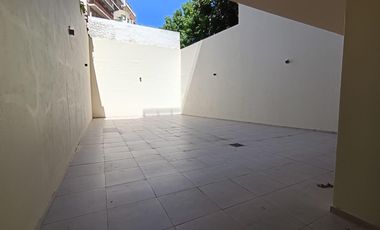 LOCAL en ALQUILER - Apto Gastronomía - 130m2 cubiertos y 100m2 descubiertos.