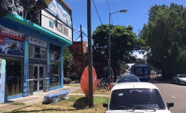 Edificio comercial en venta sobre colectora Vicente López