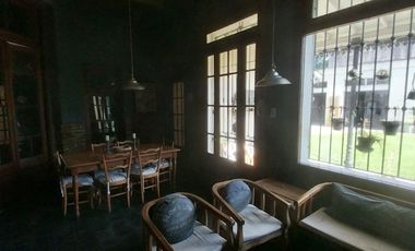 Casa de estilo en Temperley Este.