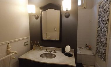 Casa de estilo en Temperley Este.