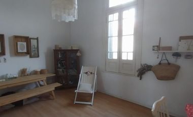 Casa de estilo en Temperley Este.