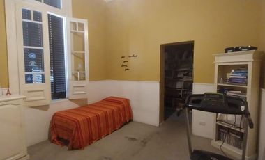 Casa de estilo en Temperley Este.