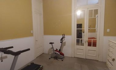 Casa de estilo en Temperley Este.