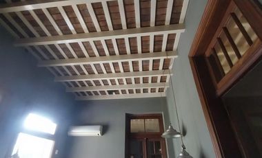 Casa de estilo en Temperley Este.