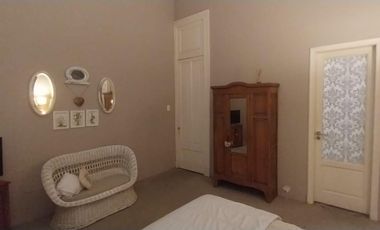 Casa de estilo en Temperley Este.