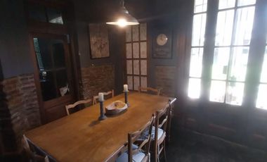 Casa de estilo en Temperley Este.