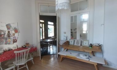 Casa de estilo en Temperley Este.