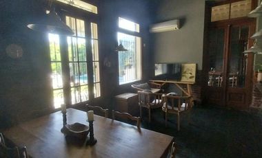 Casa de estilo en Temperley Este.