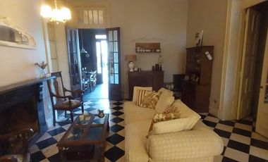 Casa de estilo en Temperley Este.