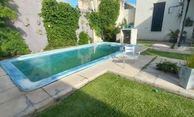 Casa de estilo en Temperley Este.