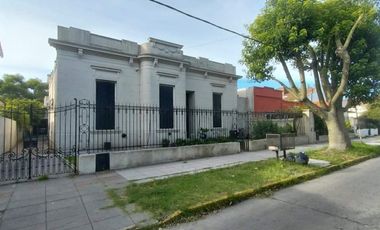 Casa de estilo en Temperley Este.