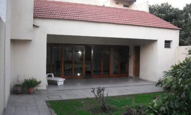 VENTA CASA 4 AMBIENTES COCHERA 2 AUTOS VALENTIN ALSINA LANUS