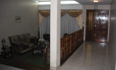 VENTA CASA 4 AMBIENTES COCHERA 2 AUTOS VALENTIN ALSINA LANUS