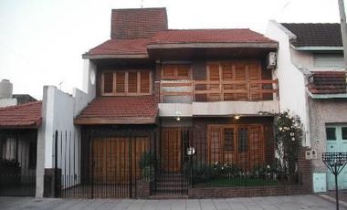 VENTA CASA 4 AMBIENTES COCHERA 2 AUTOS VALENTIN ALSINA LANUS
