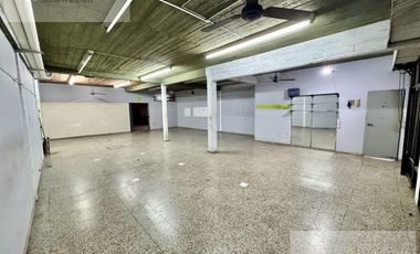 Local en venta sobre Av. San Martin Florencio Varela.