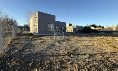 Venta - Casa a Estrenar en Barrio Don Emilio  - C096