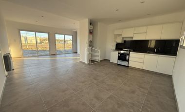 Venta - Casa a Estrenar en Barrio Don Emilio  - C096