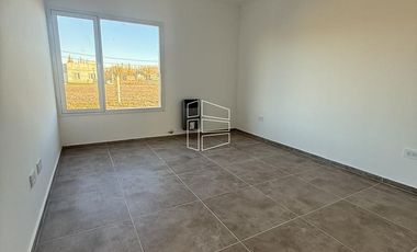Venta - Casa a Estrenar en Barrio Don Emilio  - C096