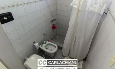 Casa en venta - Barrio Azcuénaga Rosario - 3 Plantas - Patio