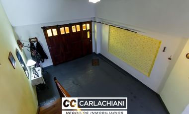 Casa en venta - Barrio Azcuénaga Rosario - 3 Plantas - Patio