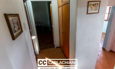 Casa en venta - Barrio Azcuénaga Rosario - 3 Plantas - Patio