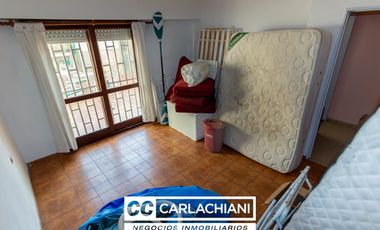 Casa en venta - Barrio Azcuénaga Rosario - 3 Plantas - Patio