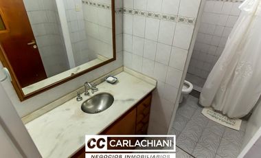 Casa en venta - Barrio Azcuénaga Rosario - 3 Plantas - Patio