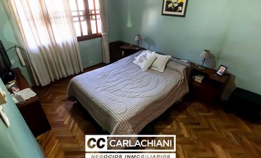 Casa en venta - Barrio Azcuénaga Rosario - 3 Plantas - Patio