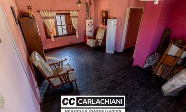 Casa en venta - Barrio Azcuénaga Rosario - 3 Plantas - Patio