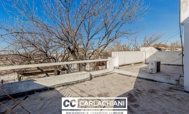 Casa en venta - Barrio Azcuénaga Rosario - 3 Plantas - Patio