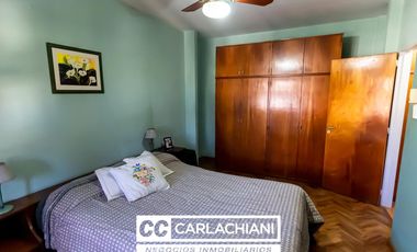 Casa en venta - Barrio Azcuénaga Rosario - 3 Plantas - Patio