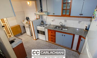 Casa en venta - Barrio Azcuénaga Rosario - 3 Plantas - Patio