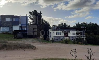 Casa en Venta Costa Esmeralda-Barrio Residencial I