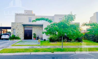 Casa 5 ambientes con fondo a la laguna - Nuevo Quilmes