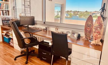 Casa 5 ambientes con fondo a la laguna - Nuevo Quilmes