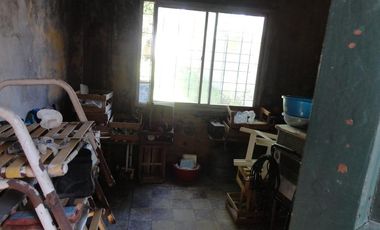 Casa de 2 dorm c/garage y fondo libre. Lanús Este.
