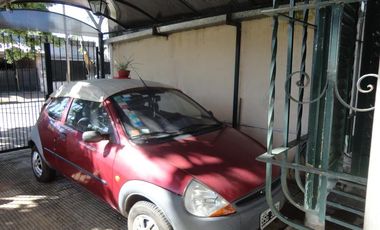 Casa de 2 dorm c/garage y fondo libre. Lanús Este.