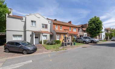 Casa en venta en barrio cerrado El Portal en San Isidro